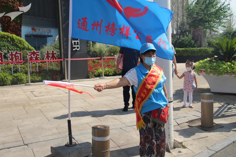 <strong>美女被男人大鸡巴操的嗷嗷叫</strong>